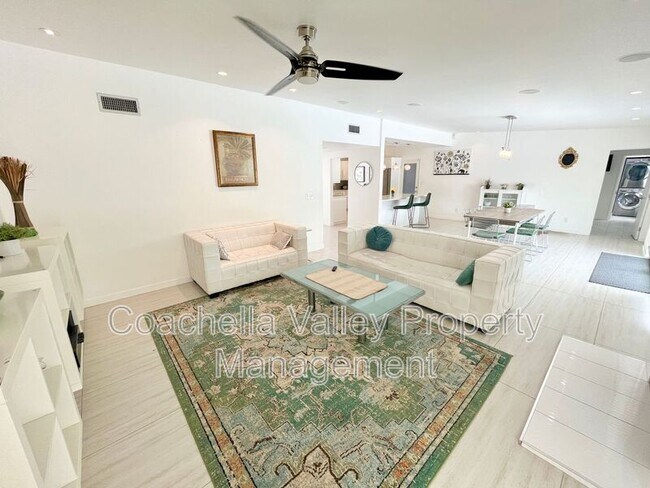 Building Photo - 2719 E Ventura Rd