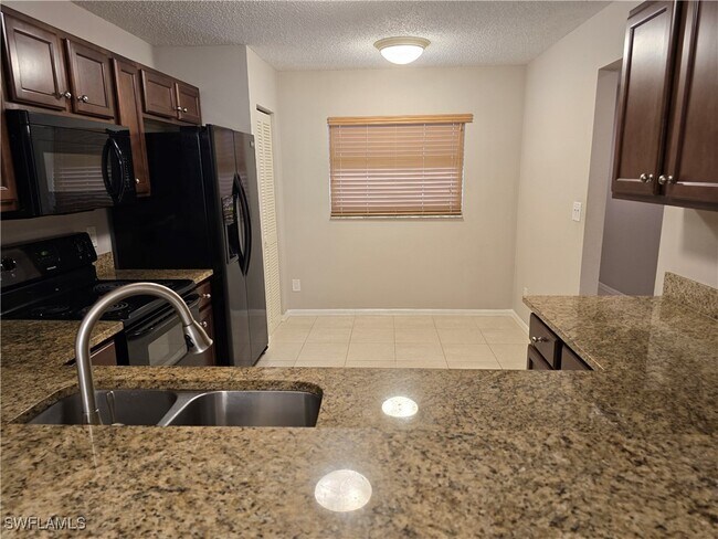 Building Photo - 605 Squire Cir