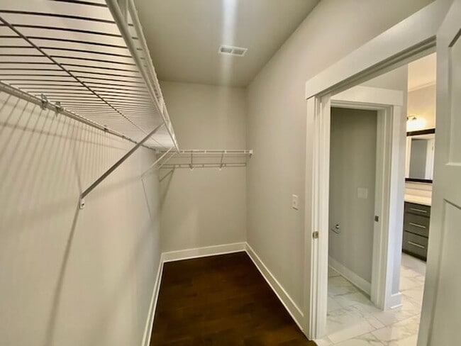 Building Photo - Great location in Athens