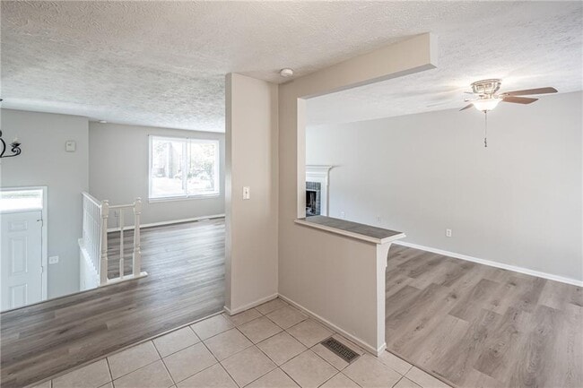 Building Photo - 2407 Redfield Dr