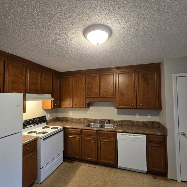 Building Photo - Nice affordable two bedroom one bath duplex