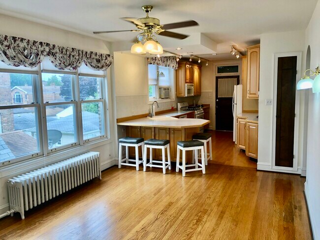 Building Photo - 4952 N Menard Ave