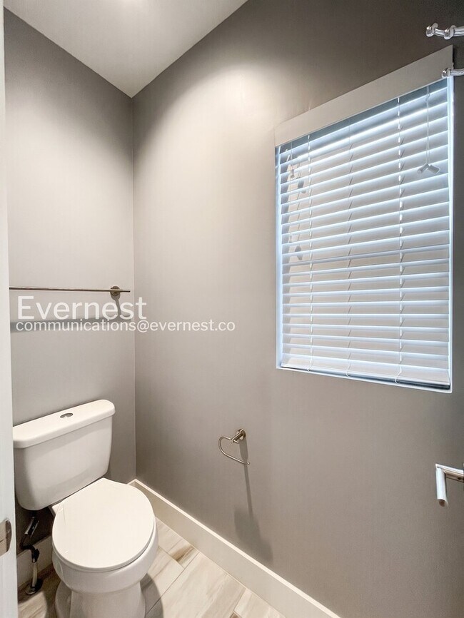 Building Photo - 915 Delmas Ave