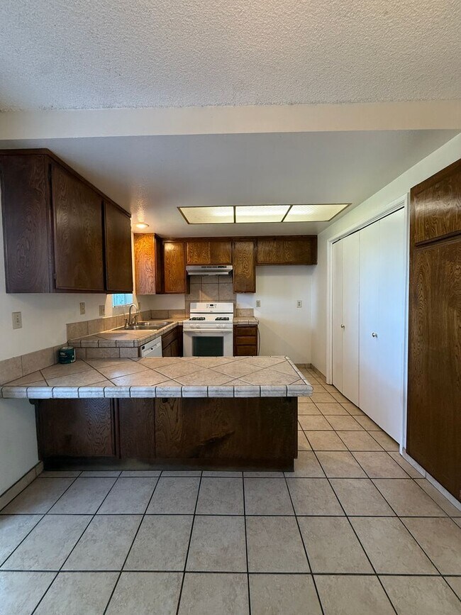 Building Photo - Large Two Story Condo with Two Car Detache...