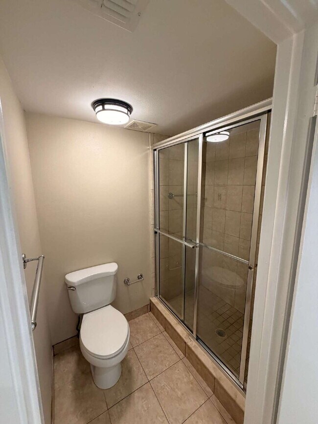 Building Photo - PRIVATE POOL HOME | 3 BED / 2 BATH | FENCED YARD | GARAGE | PET FRIENDLY