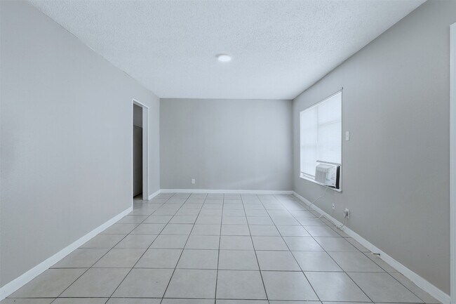 Building Photo - 1226 5th Ave N