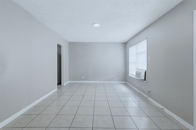 Building Photo - 1228 5th Ave N