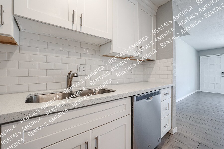 Building Photo - 12840 N 30th St