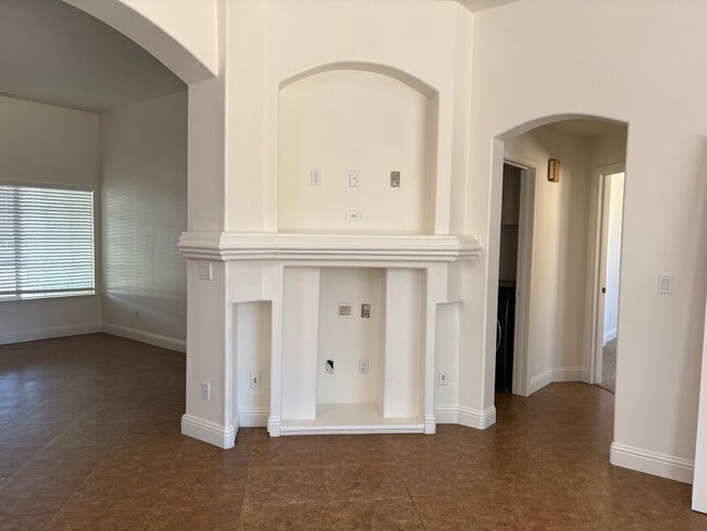 Building Photo - Darling 3 bedroom in Wingfield Springs