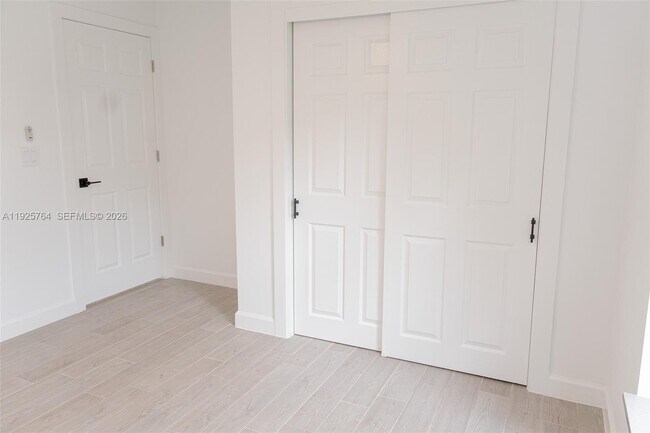 Building Photo - 5464 NE 3rd Ave