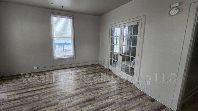 Building Photo - 105 S Harriet Ave