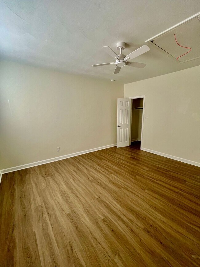 Building Photo - Adorable 2 bedroom, 1 bath duplex | Located in Gastonia
