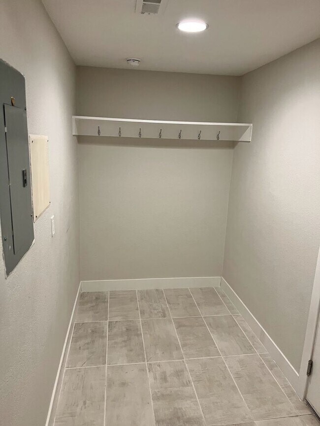 Building Photo - Charming 2BR Townhome in Denver