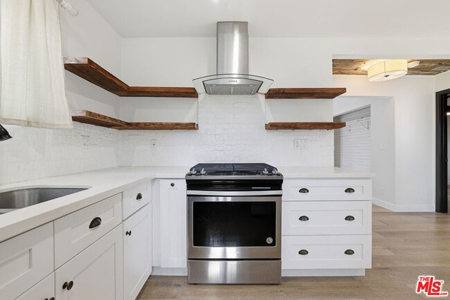 Building Photo - 5226 Rockland Ave