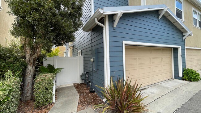 Building Photo - Beautifully Updated 3-Bedroom House with Patio in Broad Street Village