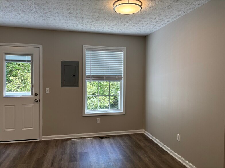 Breakfast Area - 97 Lily Dr