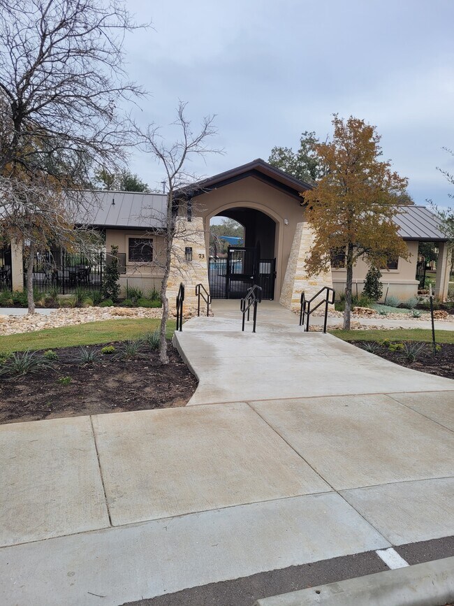 Building Photo - 105 Riverhill Dr