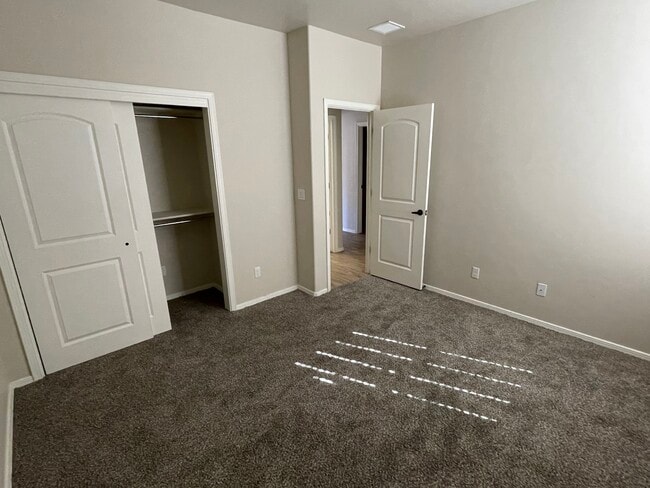 Building Photo - 3933 Agua Duro Dr