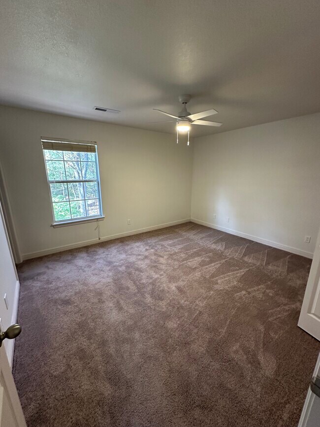 Building Photo - 3127 N Kensington Ct