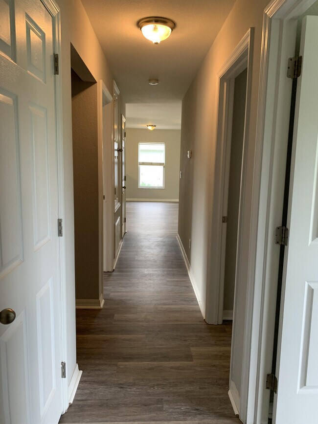 Building Photo - 4311 NE 23rd Pl