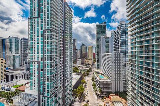 Building Photo - 1000 Brickell Plaza