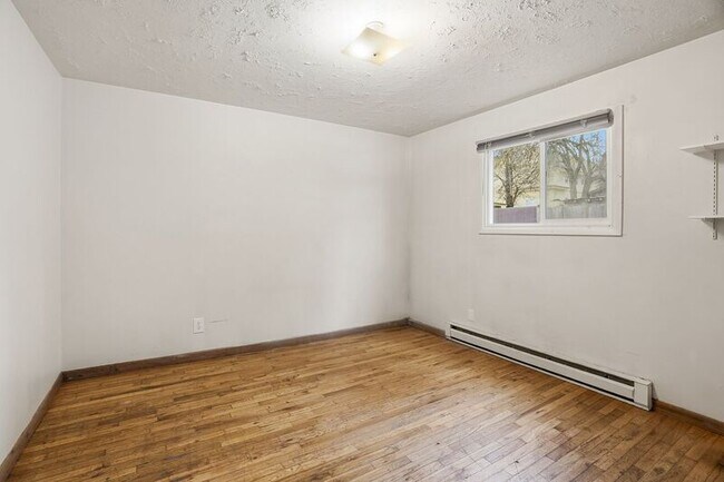 Building Photo - 1611 W 8th Ave