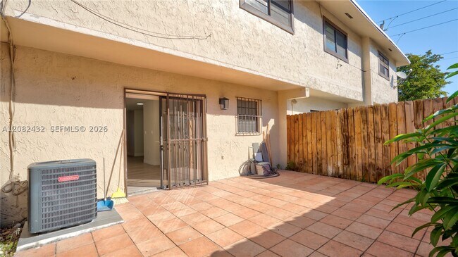 Building Photo - 710 SW 114th Ave