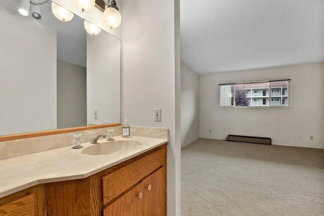 Building Photo - "Charming 3-Bed, 2-Bath Oasis in Capitola's Prime Park Ave Location"