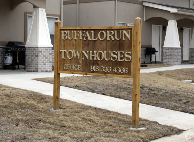 Primary Photo - Buffalo Run Townhouses