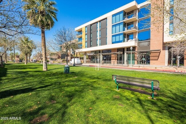 Building Photo - 100 W Portland St