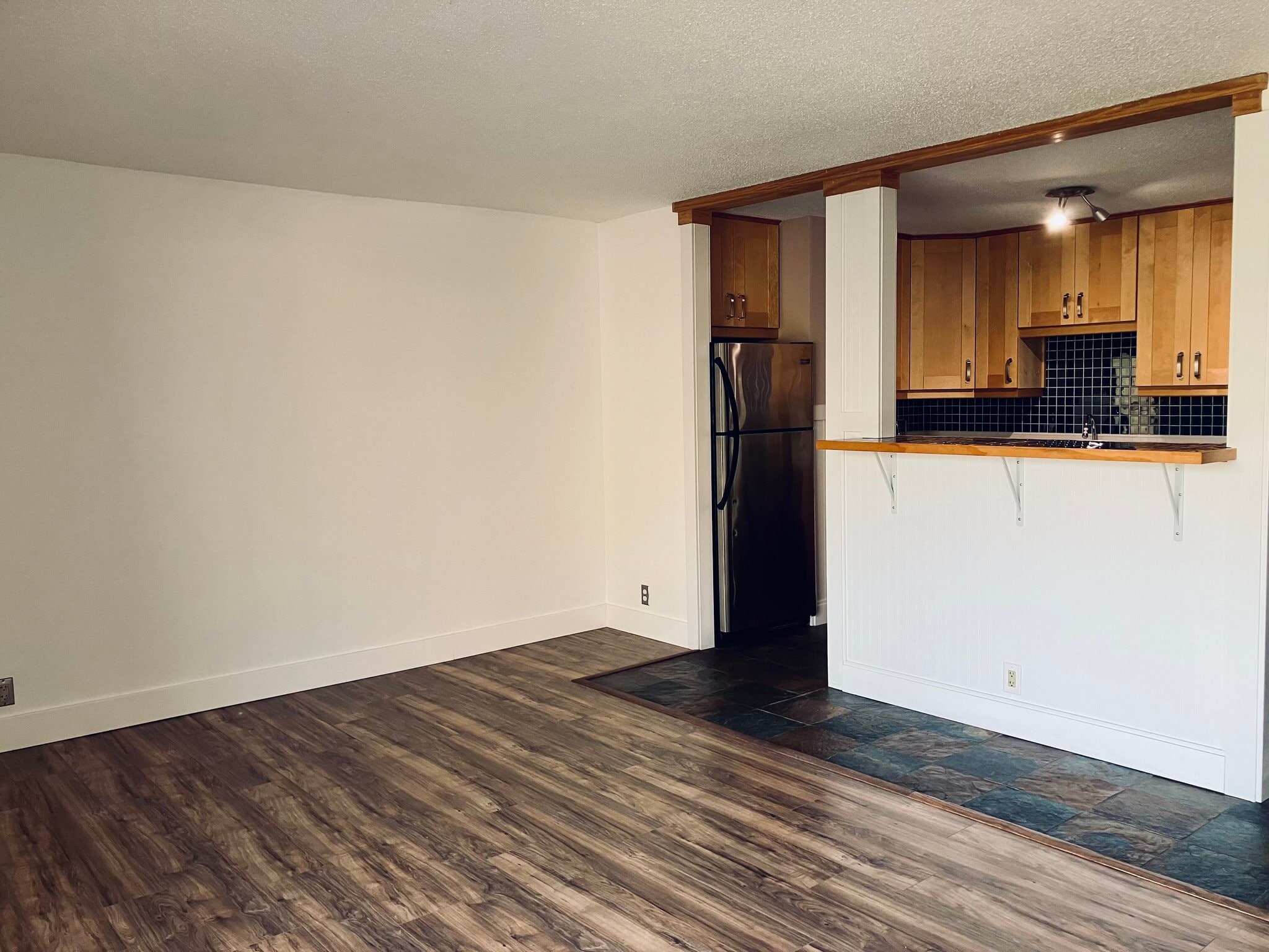 Building Photo - 875 Donner Way