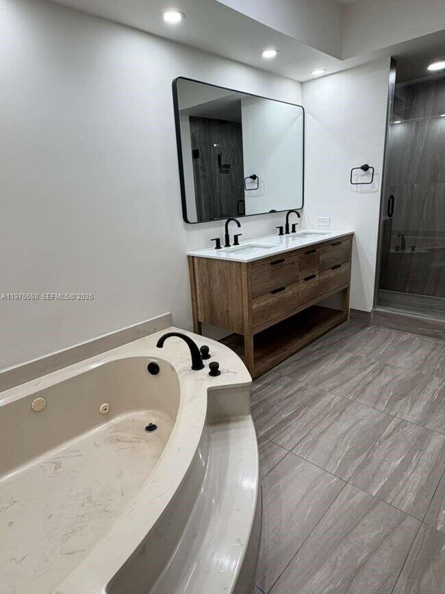 Building Photo - 20281 E Country Club Dr