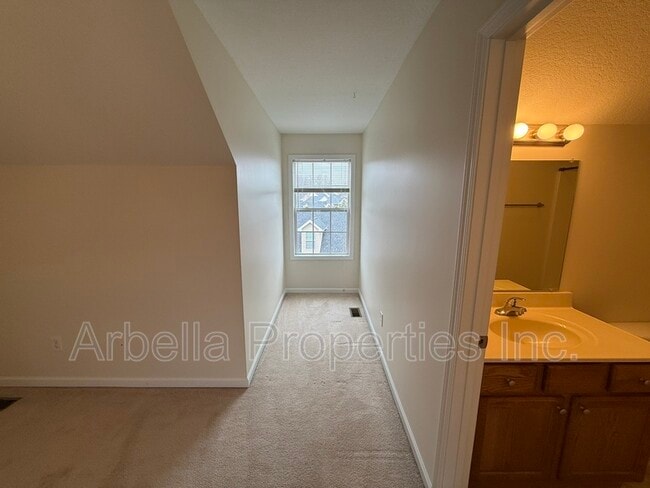 Building Photo - 1309 Kensington Place