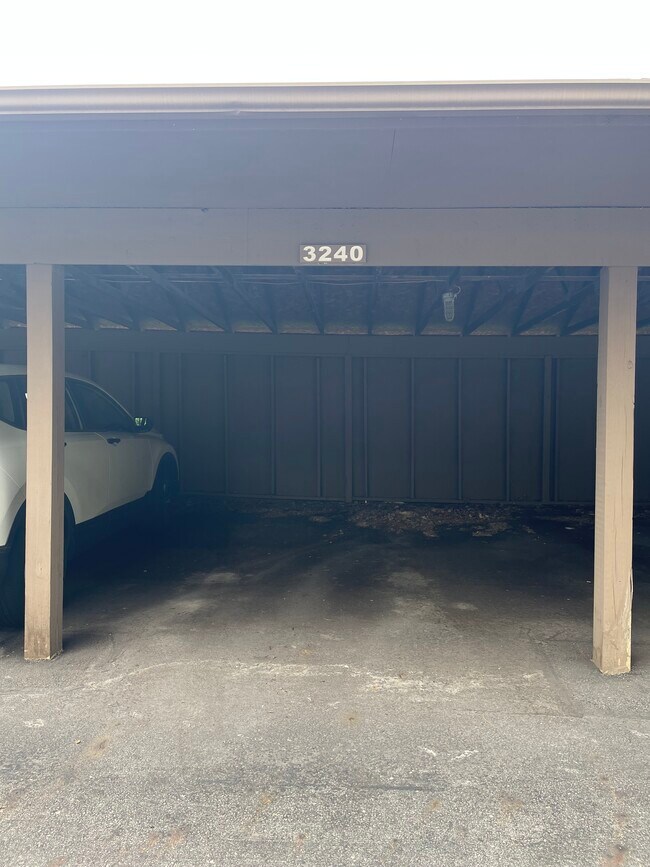 Building Photo - 3240 Brookview Way