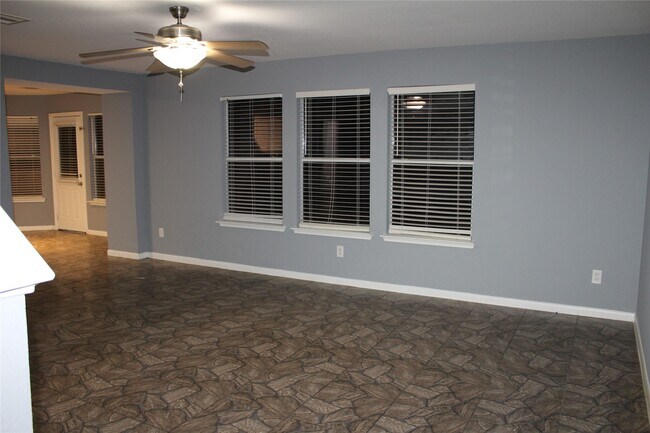 Building Photo - 8143 Sanders Forest Ct