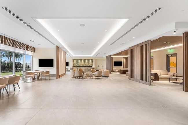 Building Photo - 220 Lake Shore Dr