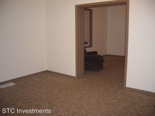 Building Photo - 2 br, 1 bath House - 402 W. McDonough