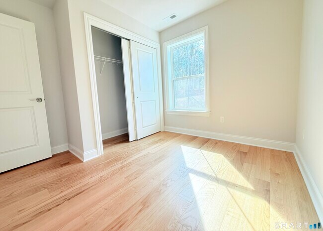 Building Photo - 135 Shea Cir