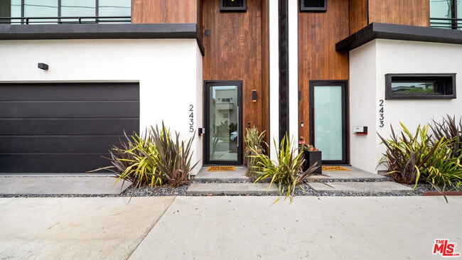 Building Photo - 2435 Penmar Ave