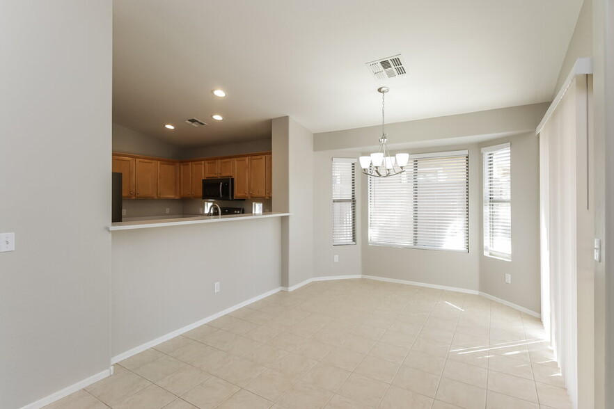 Building Photo - 3041 E Pinto Valley Rd