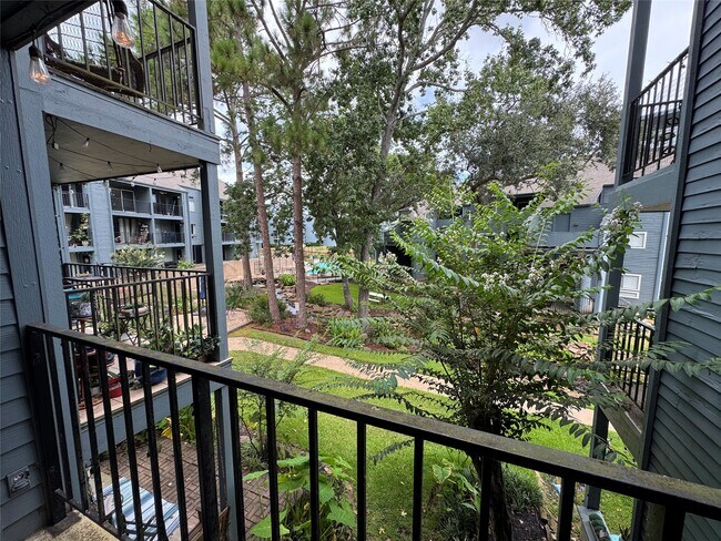 Building Photo - 12500 Melville Dr