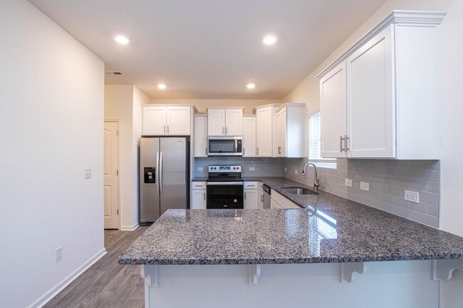 Building Photo - BEAUTIFUL 3BD/2.5BTH Townhome in Belmont a...
