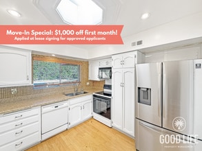 Building Photo - Spacious 2B/2BA condo available in San Carlos!