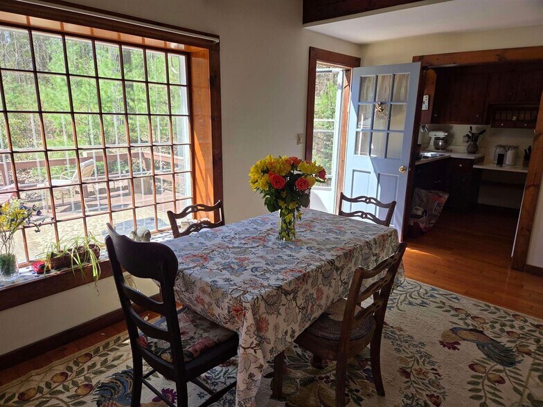 Building Photo - 43 Casalis