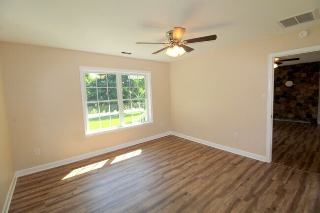 Building Photo - Stunning Home with Breathtaking Blue Ridge Mountain Views!   3 Bedrooms | 2 Baths