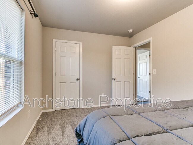 Building Photo - 1308 Dustin Dr