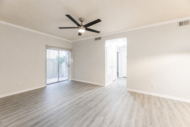 Building Photo - 10047 Westpark Dr