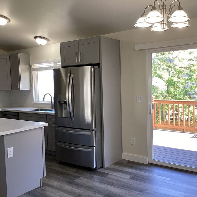 Building Photo - Updated 4 bedroom in The Desirable Merrill...