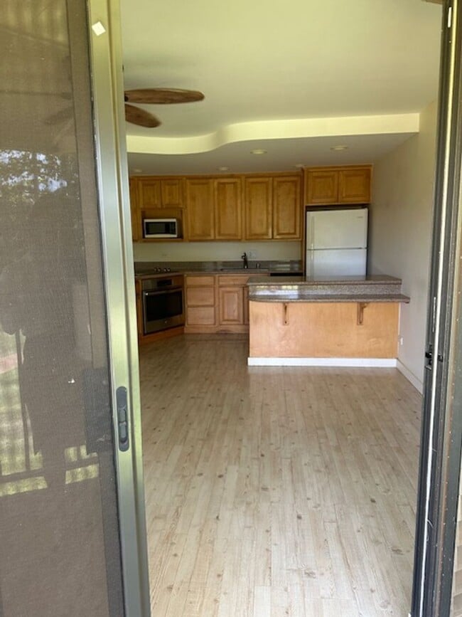 Building Photo - Beachfront Kihei Condo