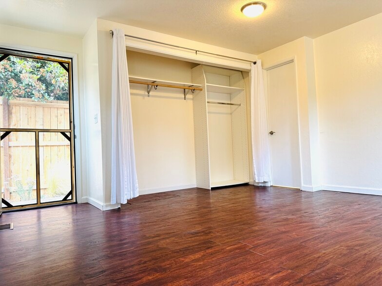 Building Photo - 1320 NW 27th St